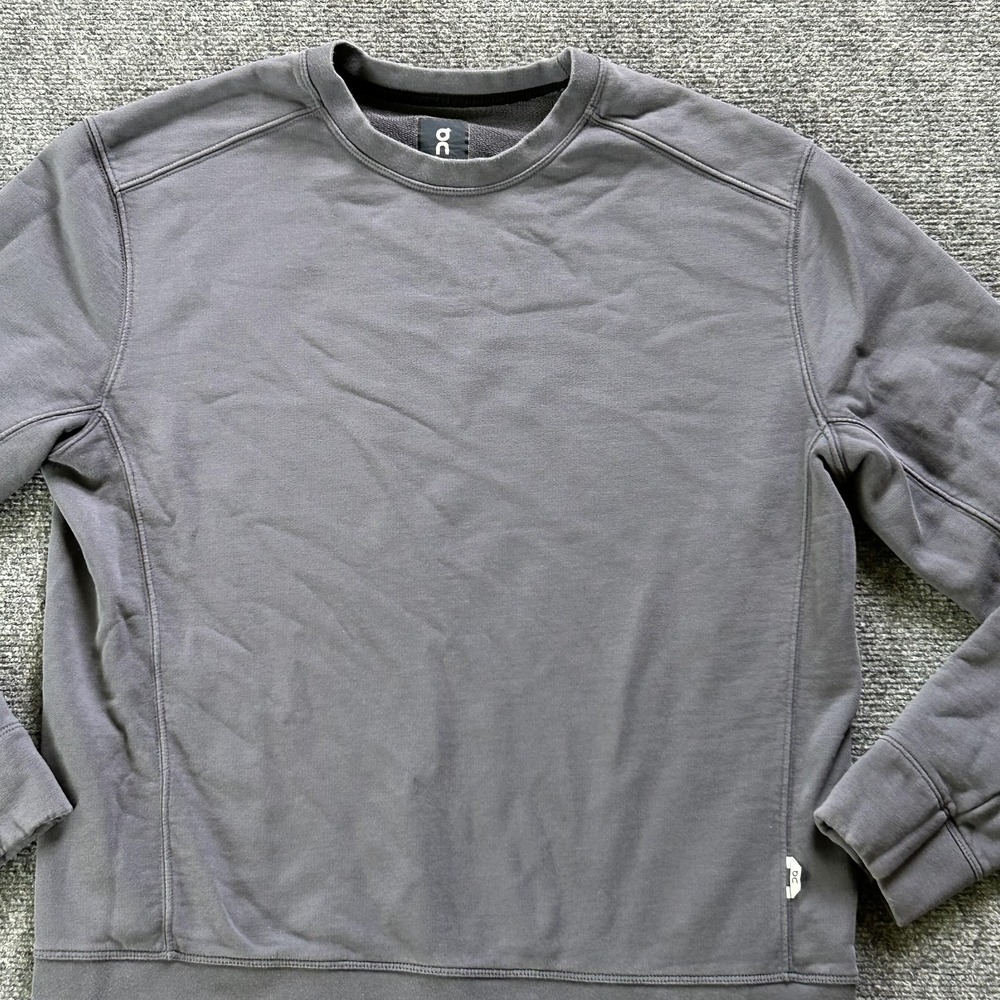 On‎ Running Sweatshirt Mens Medium Gray Crew Neck Pullover Zip Pocket Athletic